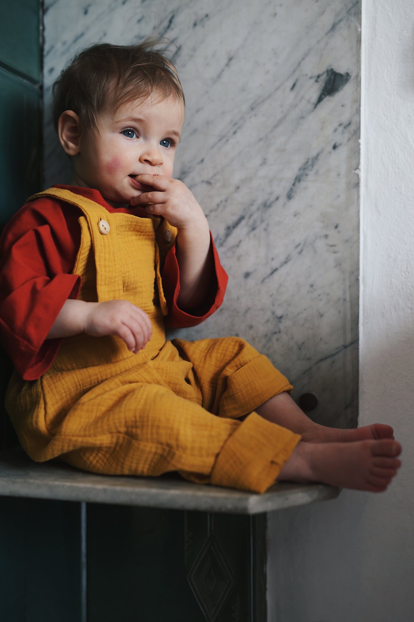 żółte ogrodniczki