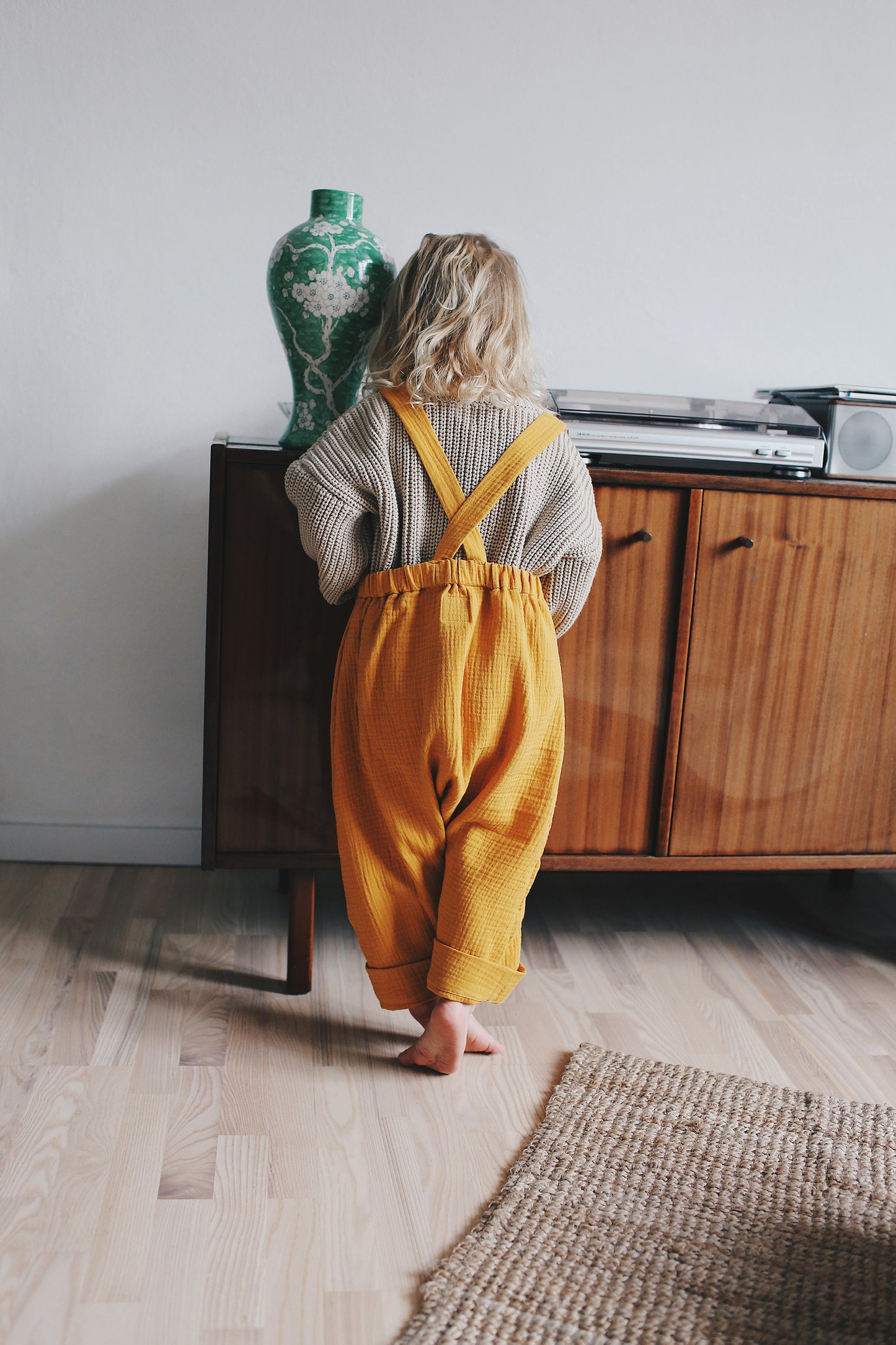 żółte ogrodniczki