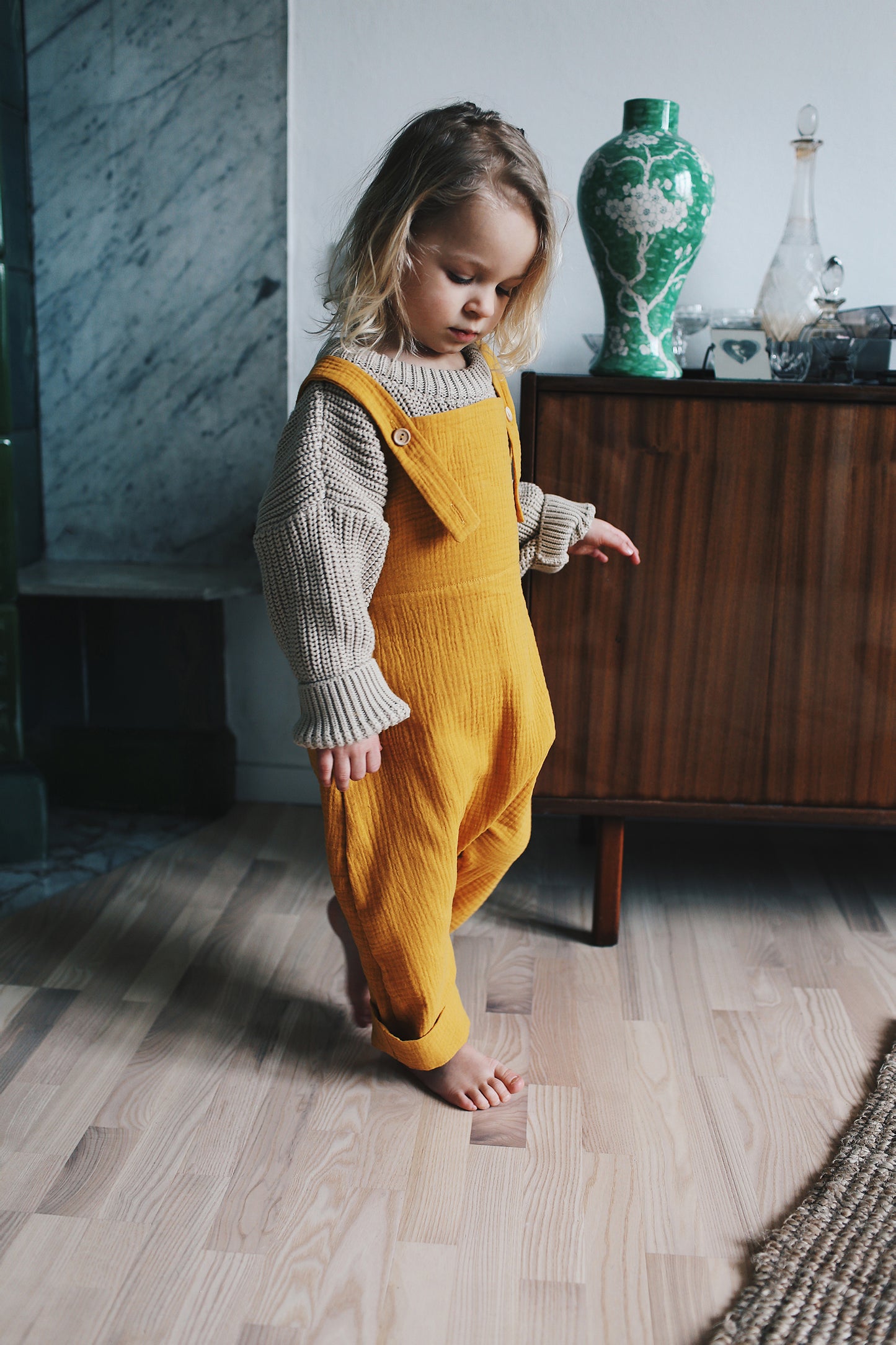 żółte ogrodniczki