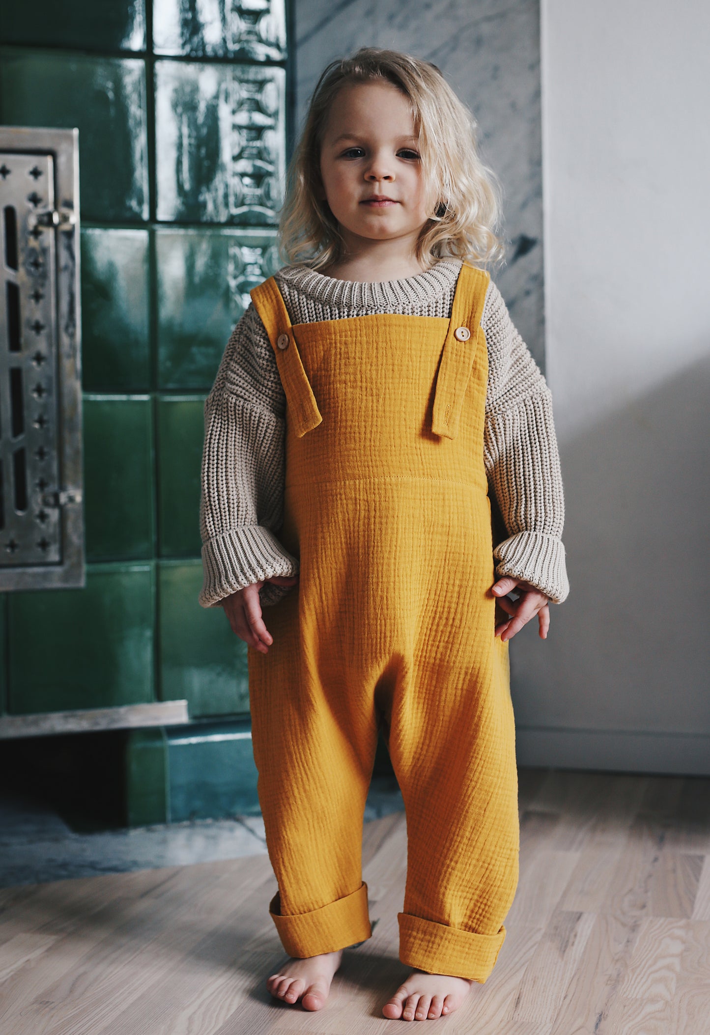 żółte ogrodniczki