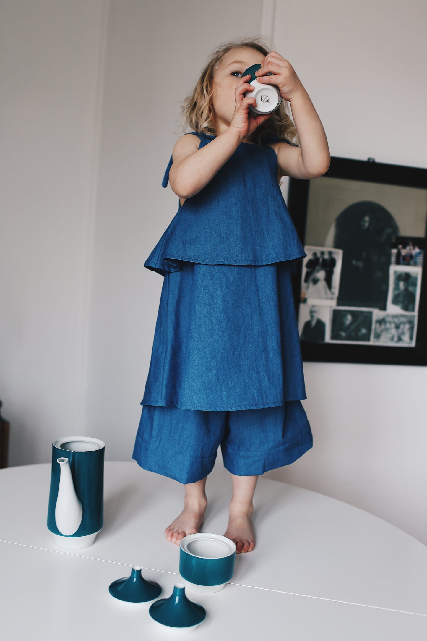 jeansowa bluzeczka z regulowanymi ramiączkami