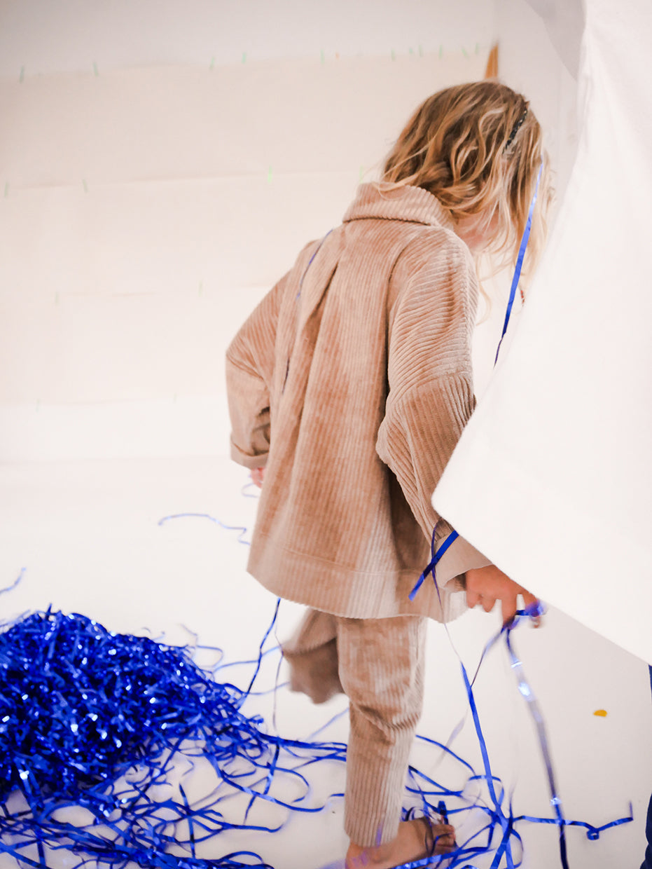 beżowa sztruksowa koszula z kołnierzykiem