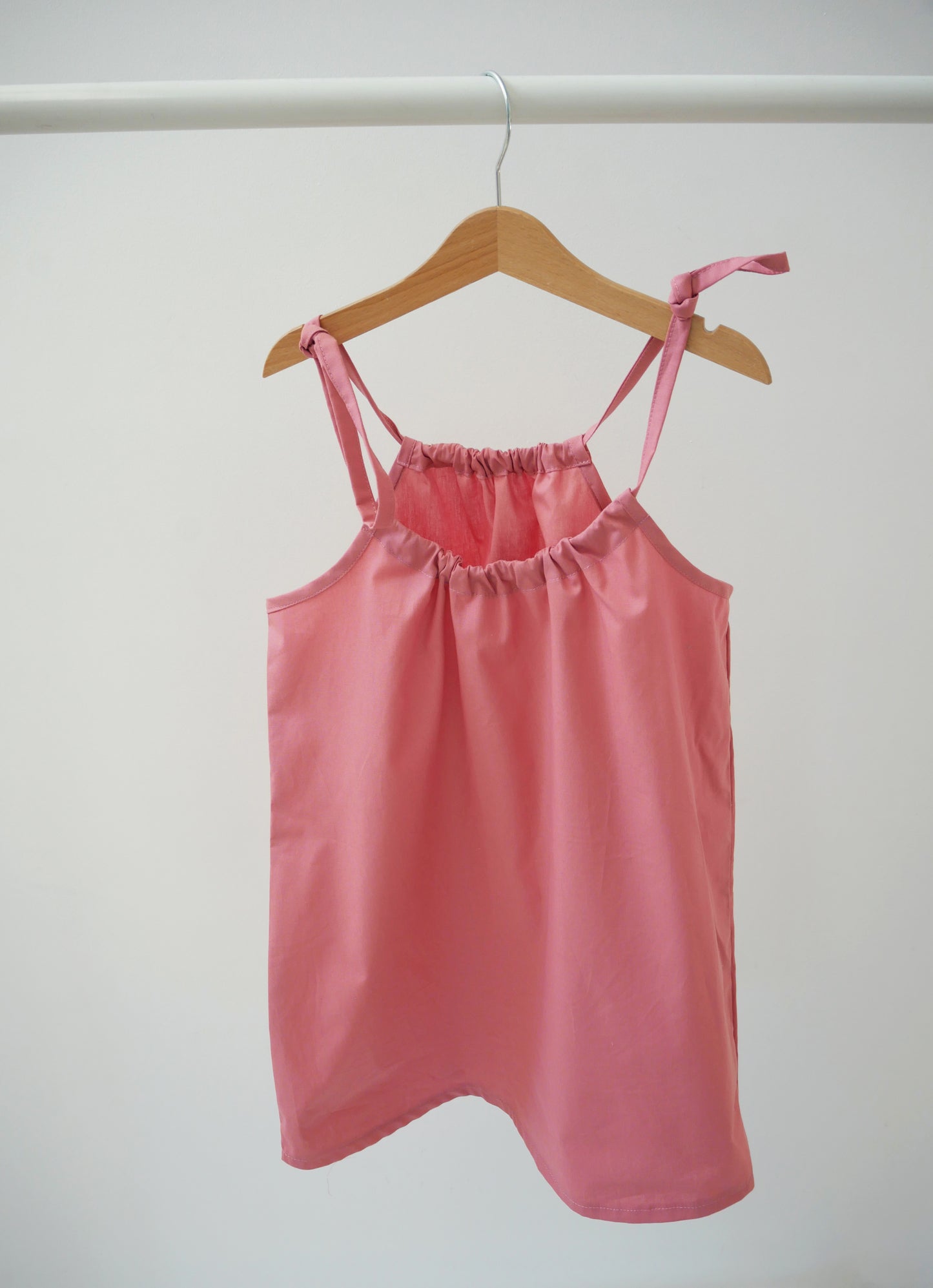 różowa spódniczka/ sukienka na ramiączkach