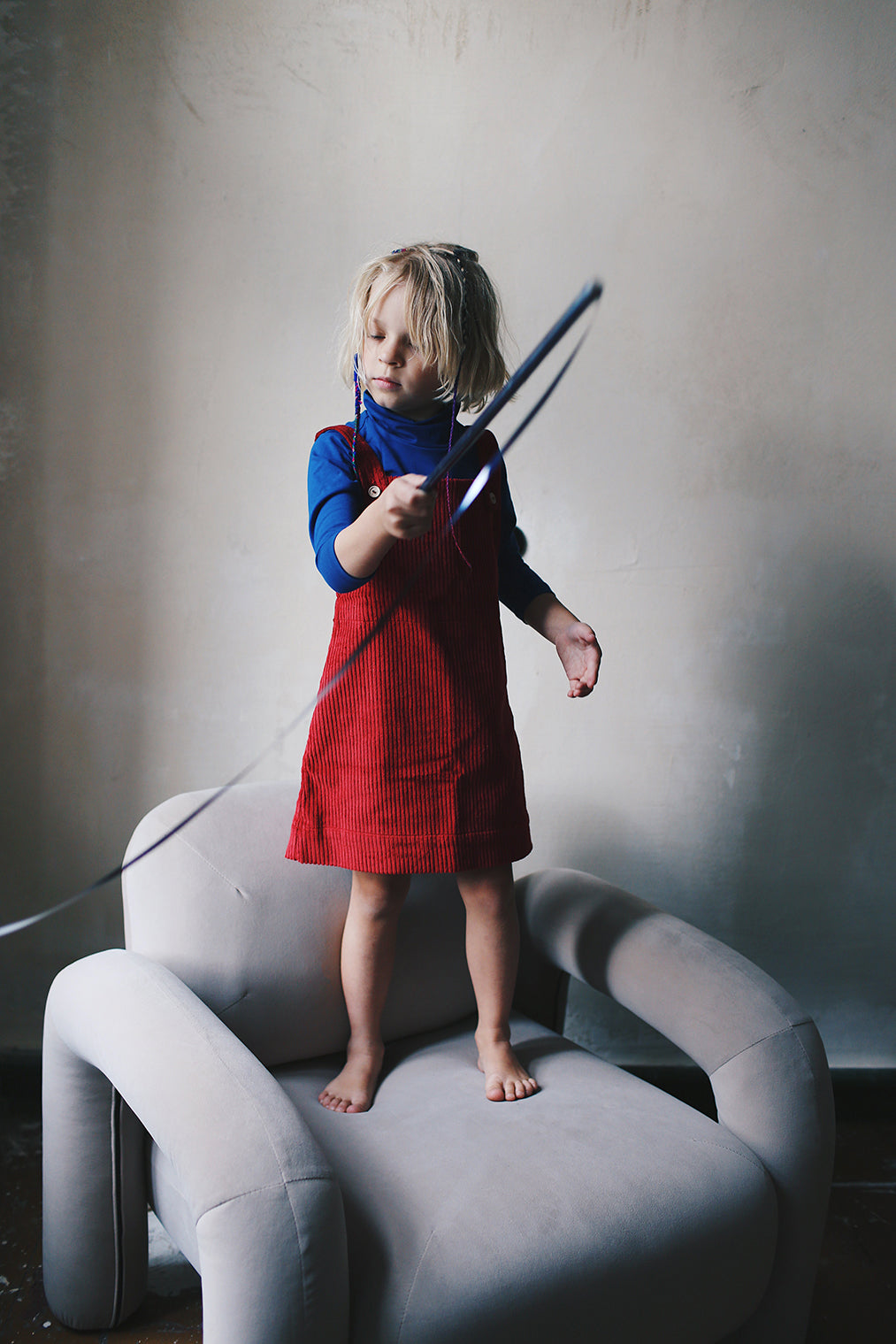 ciemnoczerwona spódniczka ogrodniczka- model posesyjny