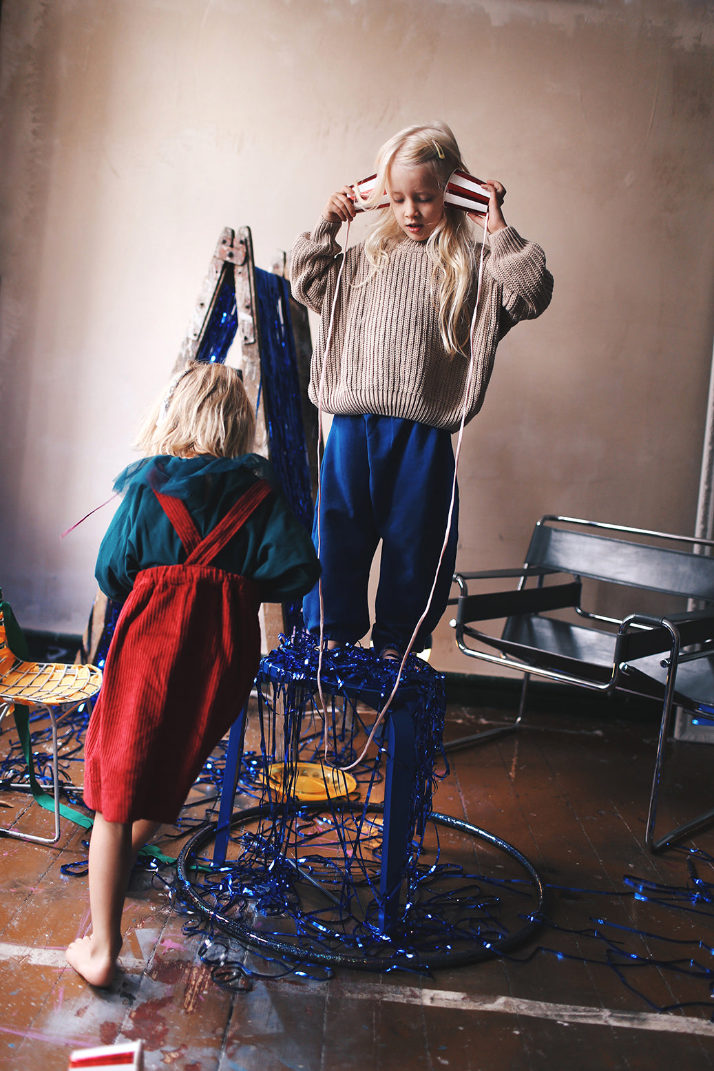 ciemnoczerwona spódniczka ogrodniczka- model posesyjny