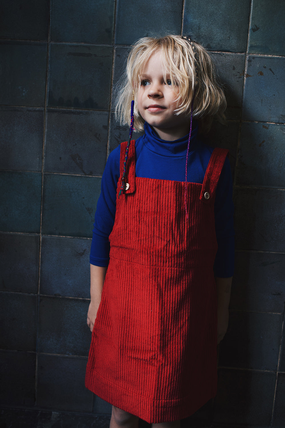 ciemnoczerwona spódniczka ogrodniczka- model posesyjny