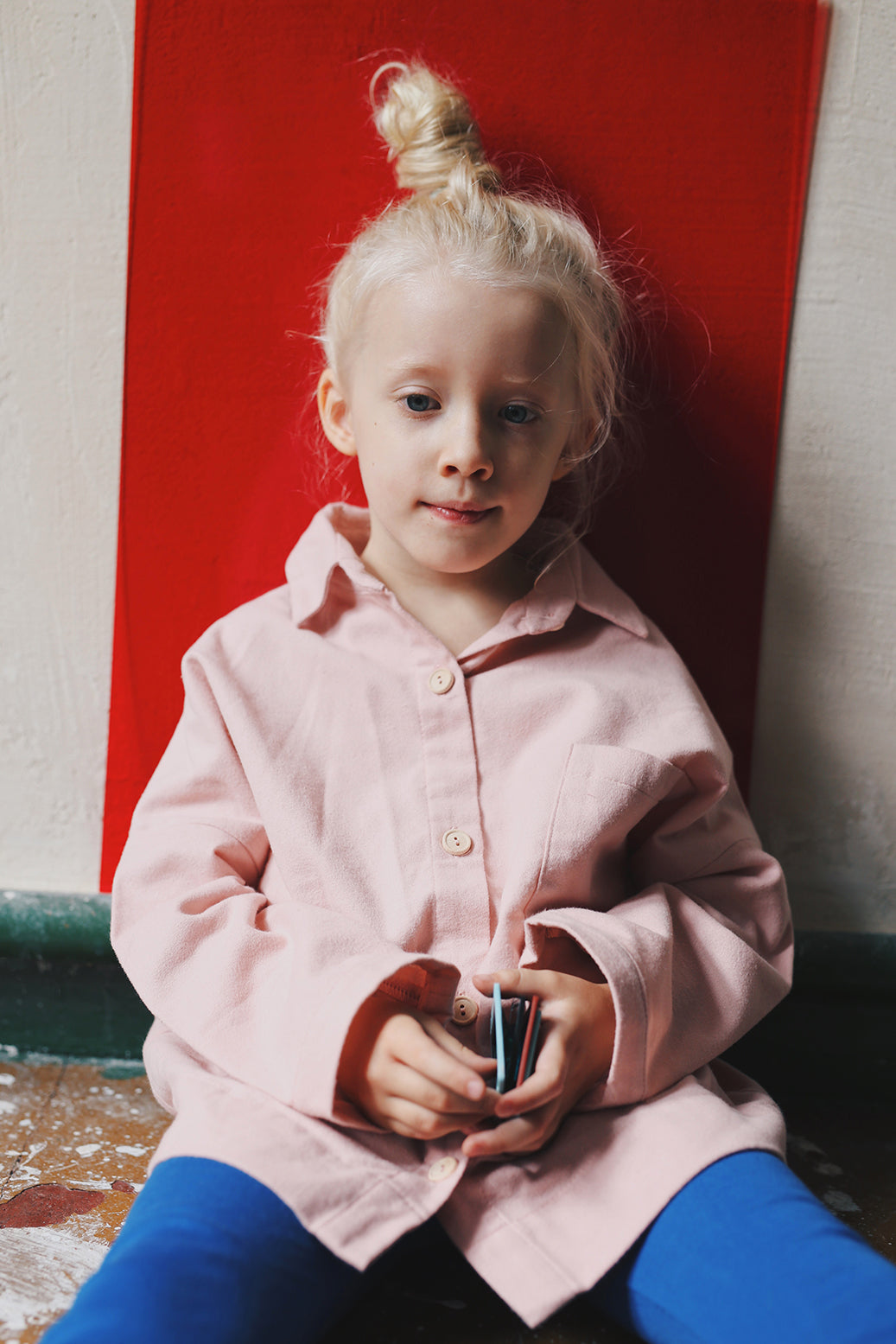 różowa koszula flanelowa- model posesyjny