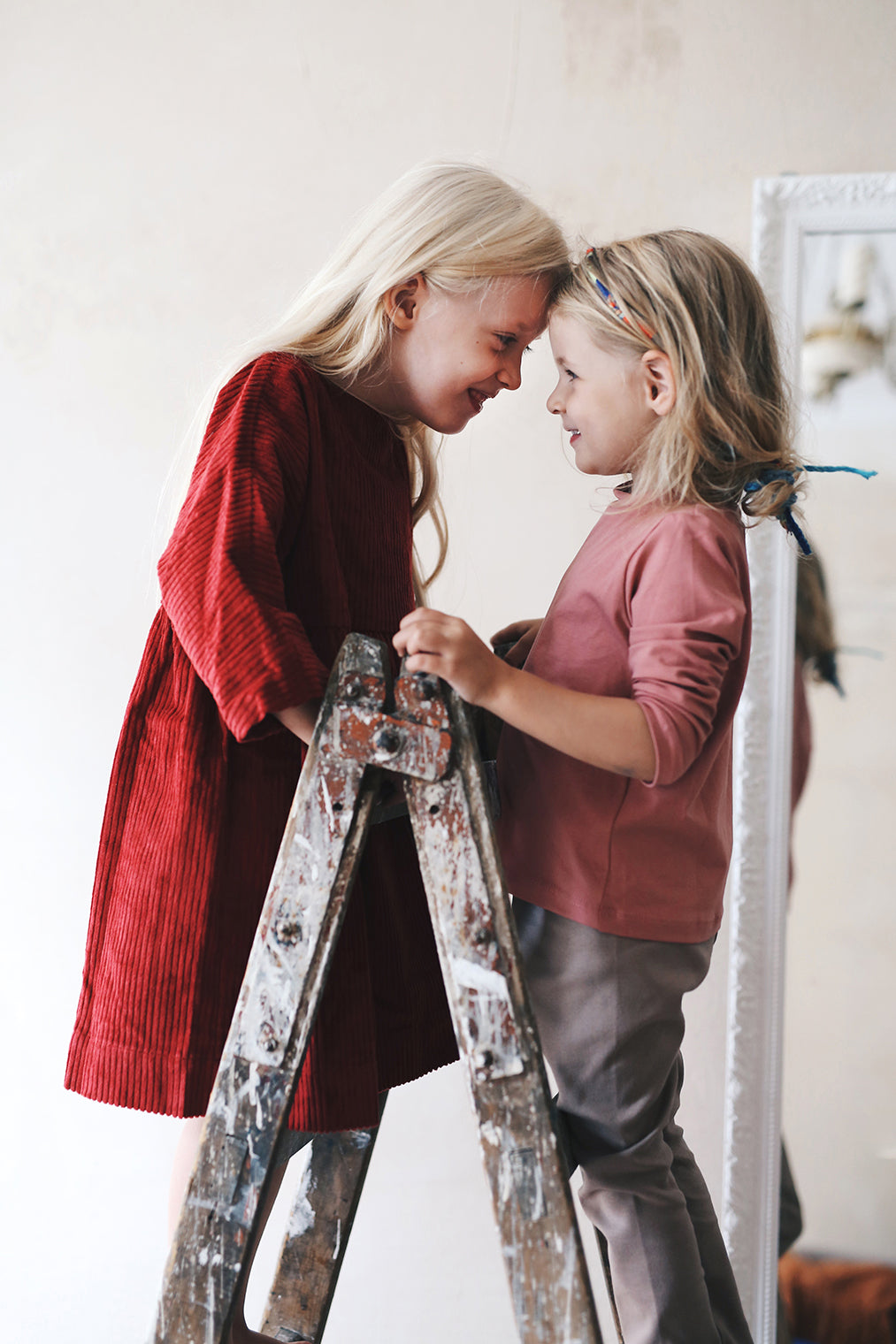 kobaltowa bluzka z długim rękawem