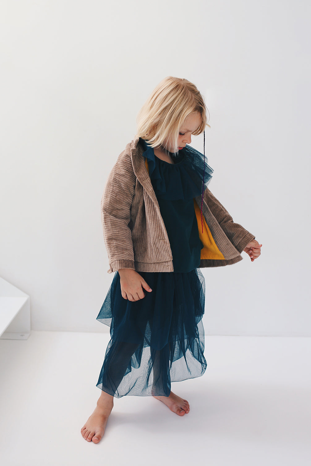 beżowa sztruksowa kurteczka- model posesyjny