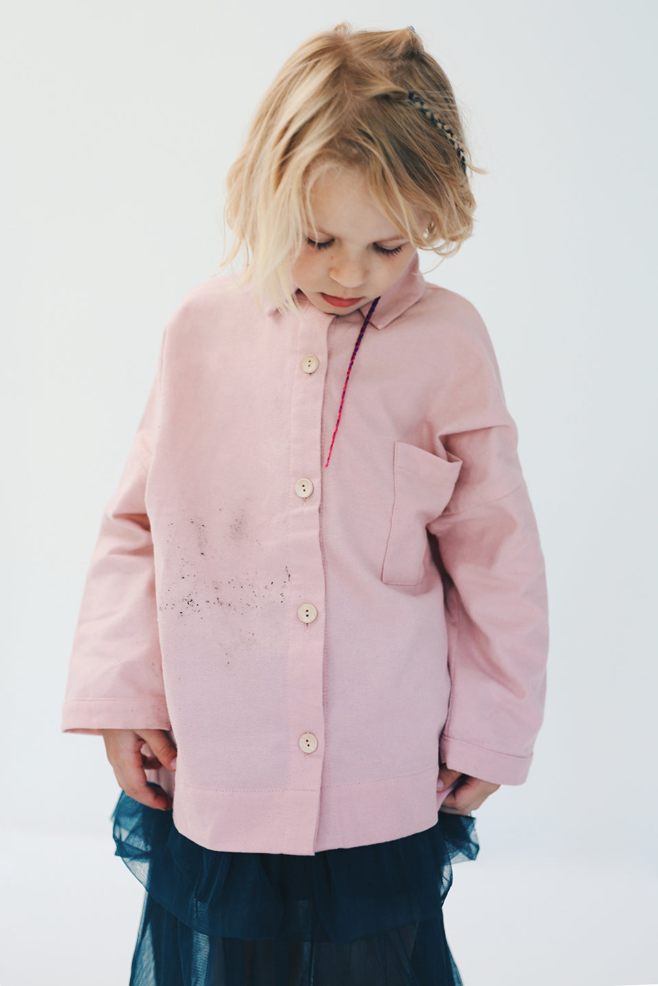 różowa koszula flanelowa- model posesyjny