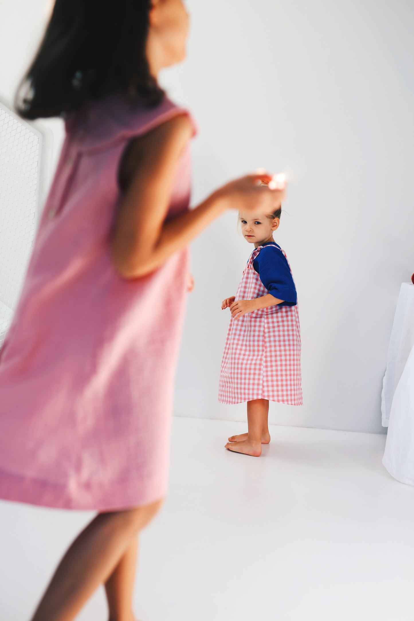 sukienka bez rękawów z dużym, okrągłym kołnierzem w kolorze różowym