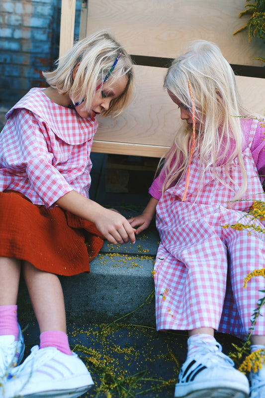 bluzeczka z dużym, okrągłym kołnierzem z krótkim rękawem w różowo-białą kratkę