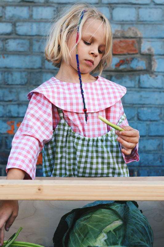 bluzeczka z dużym, okrągłym kołnierzem z krótkim rękawem w różowo-białą kratkę