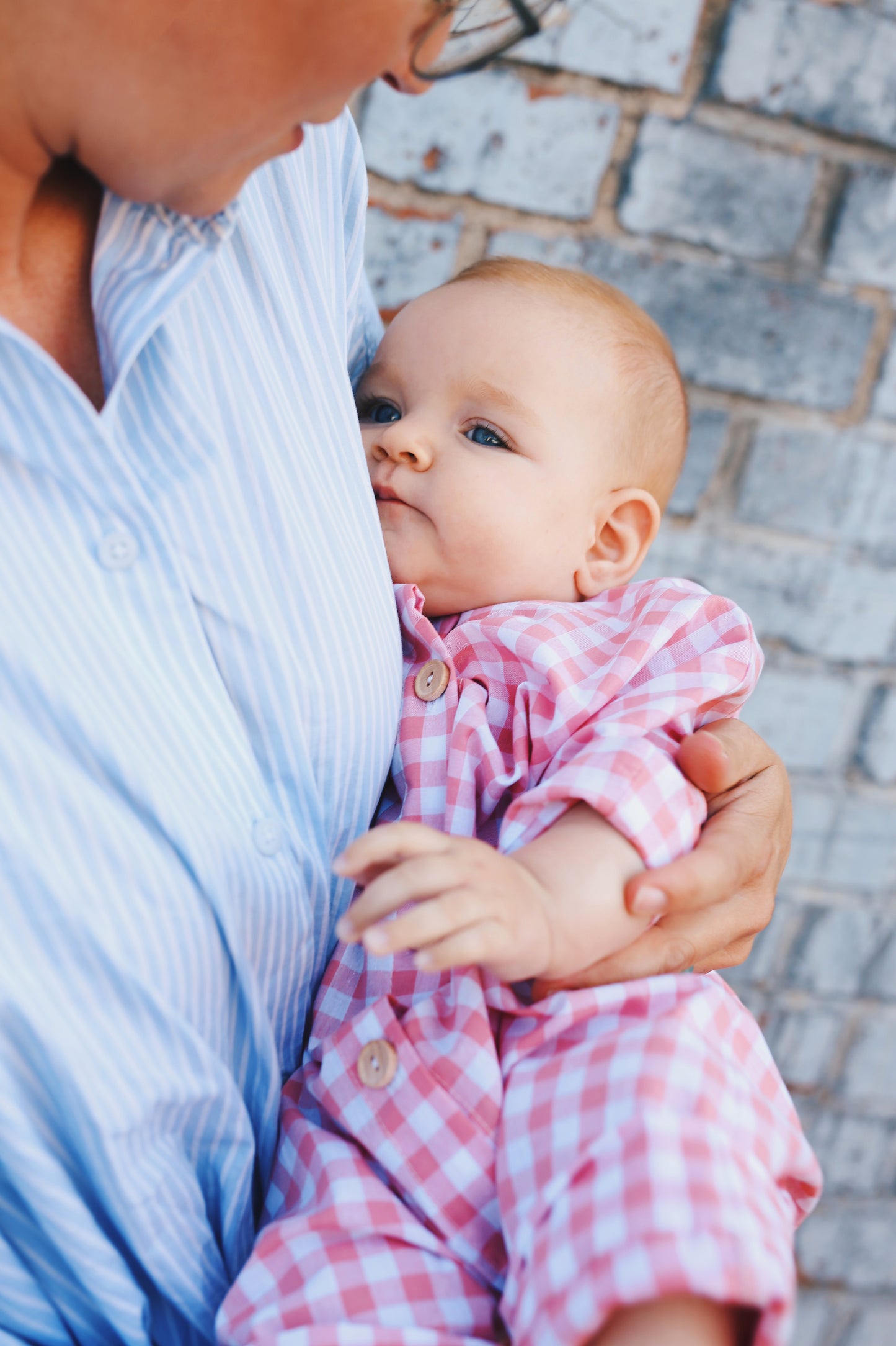 kombinezon w różowo-białą kratkę