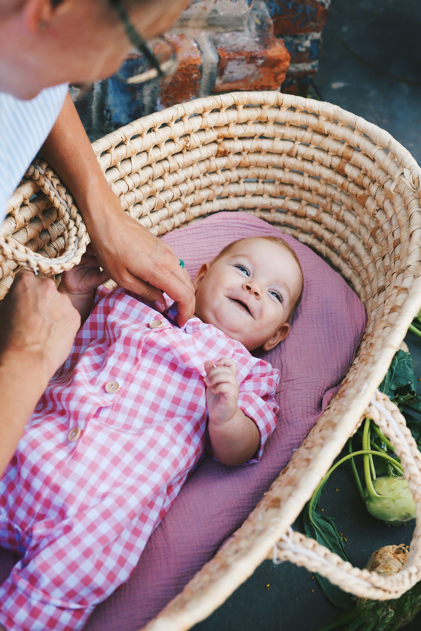 kombinezon w różowo-białą kratkę