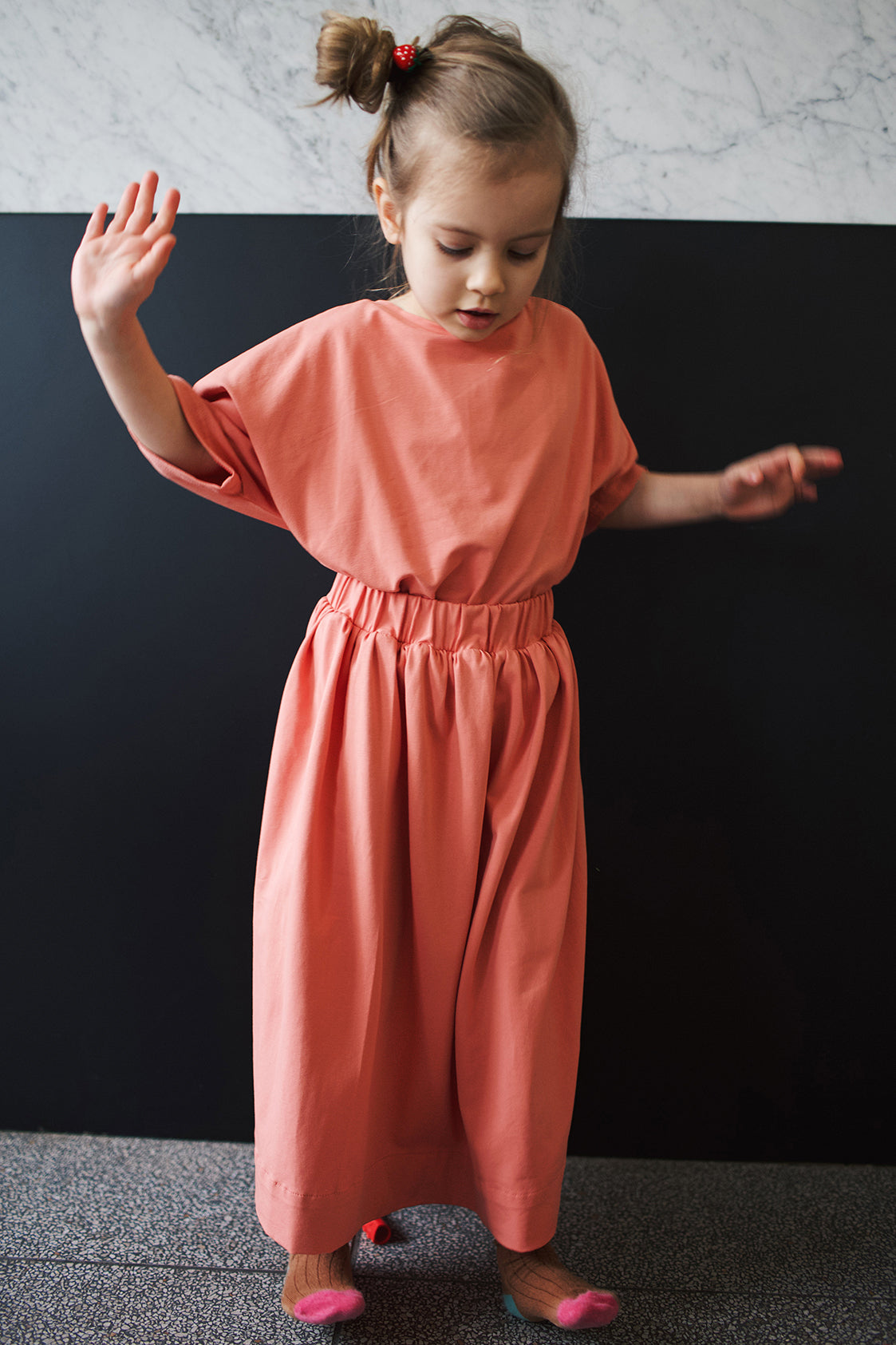 brzoskwiniowa spódniczka midi