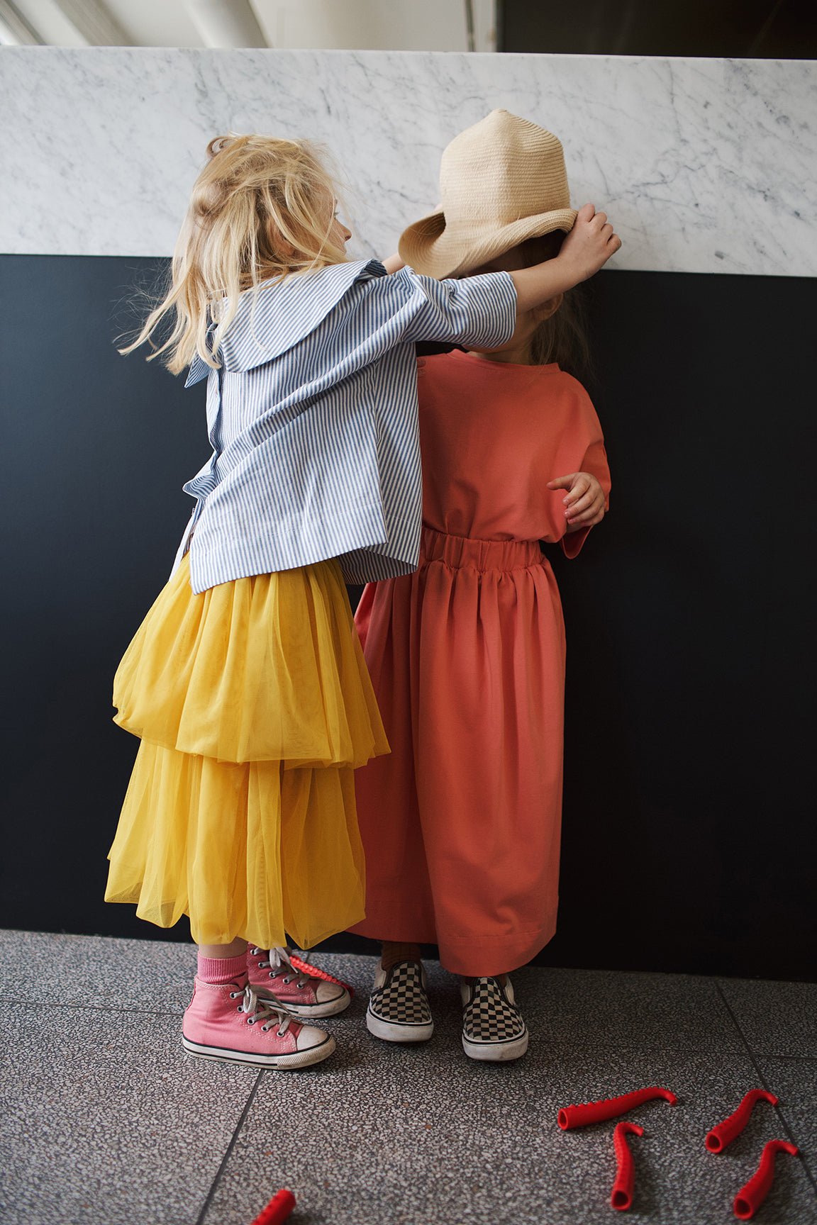 brzoskwiniowa spódniczka midi