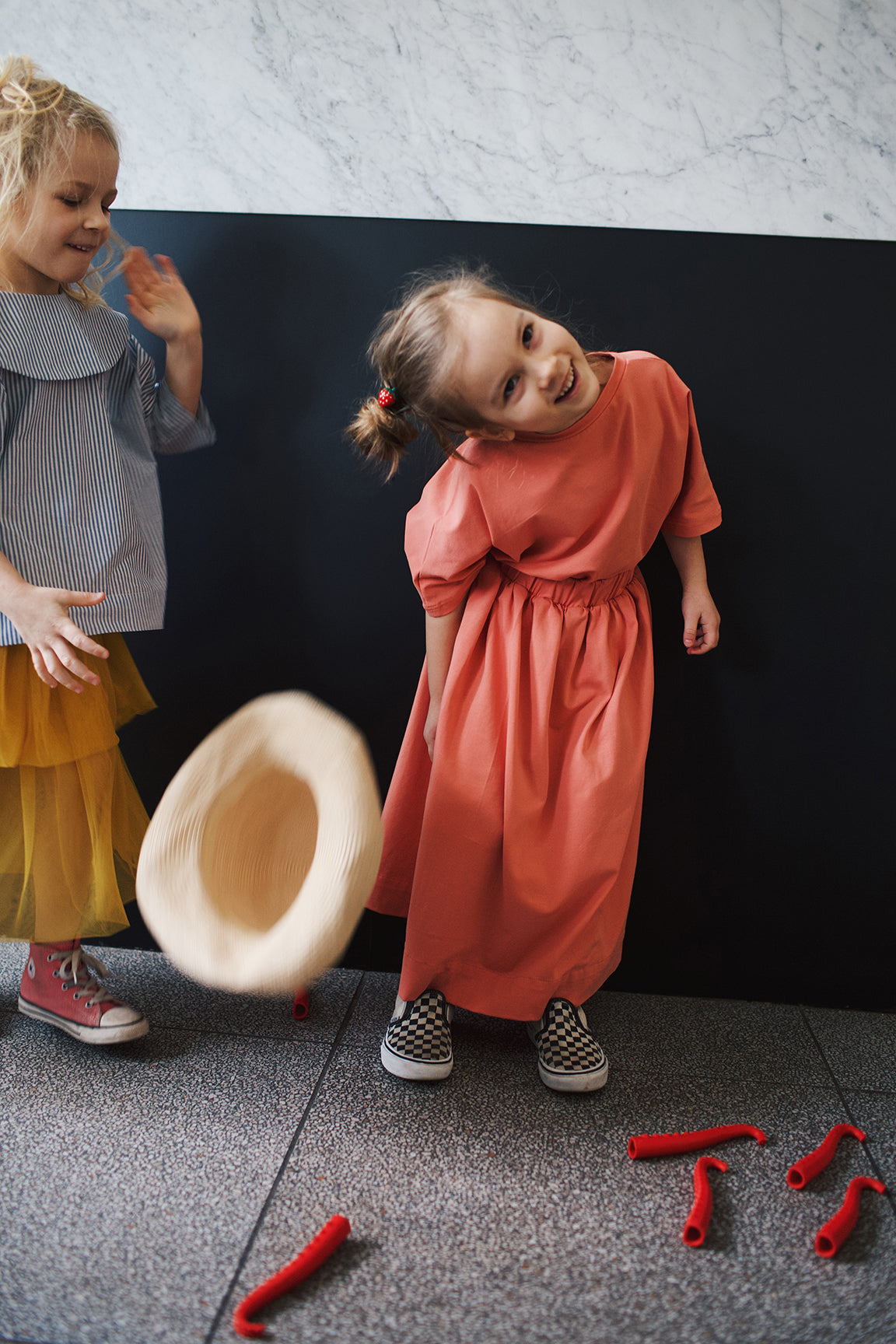 brzoskwiniowa spódniczka midi