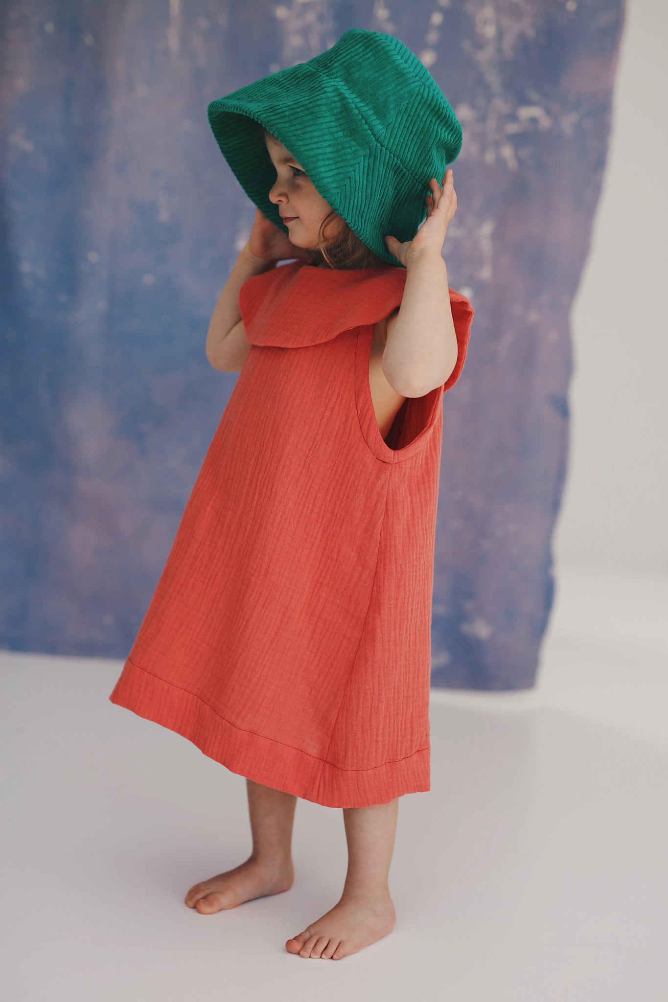 coral D=dress with big, round collar