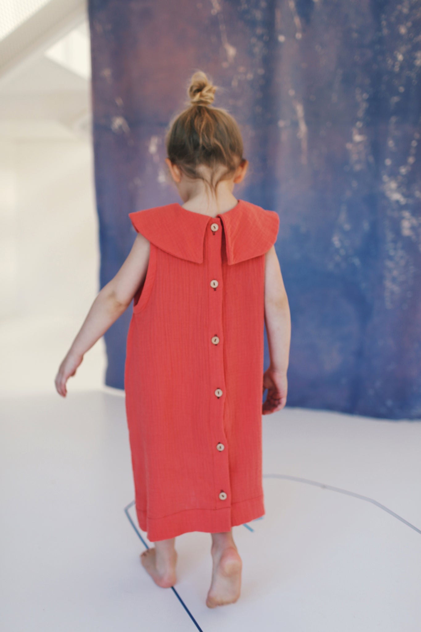coral D=dress with big, round collar