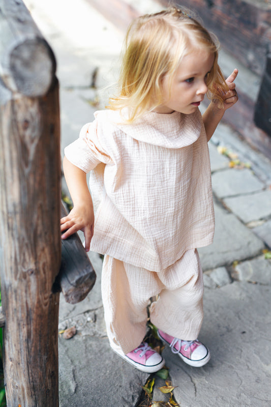 ecru shirt with long sleeves with big round collar