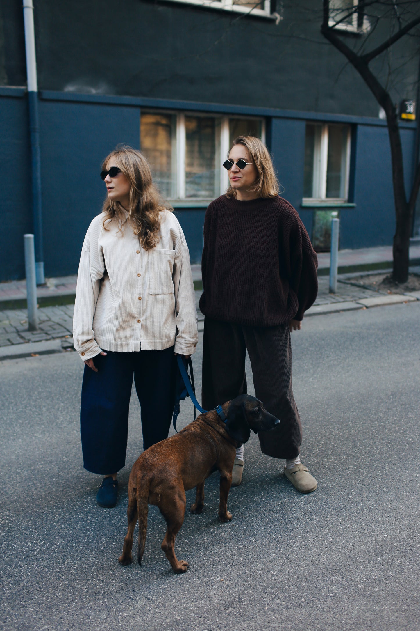 czekoladowy sweter damski oversize