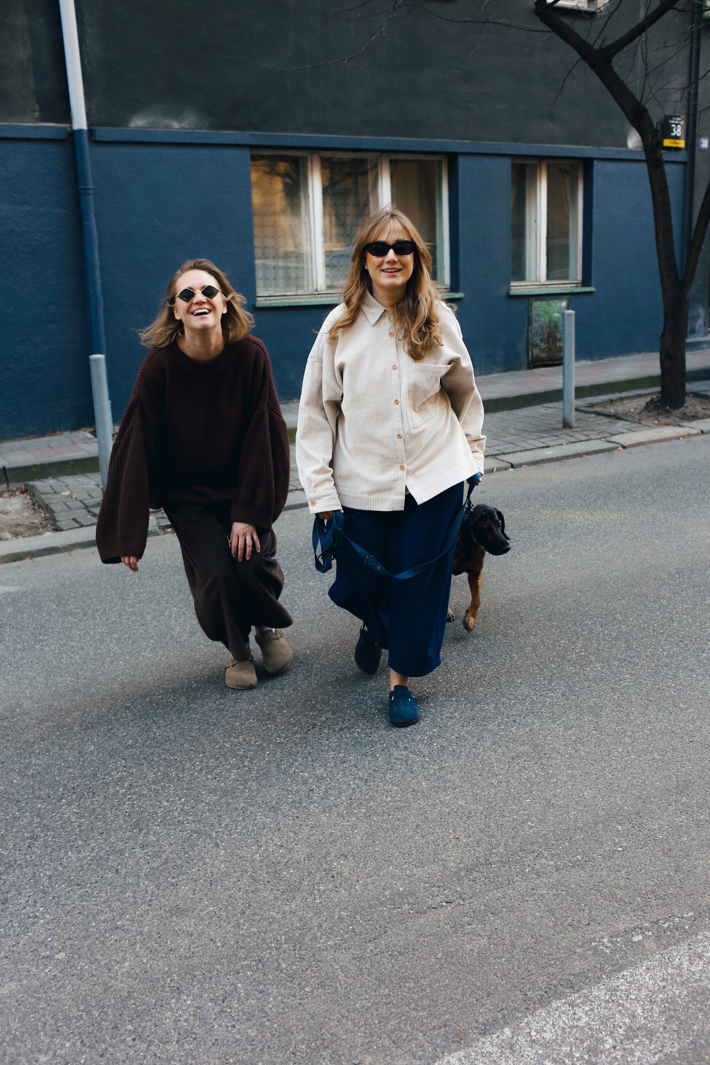 czekoladowy sweter damski oversize