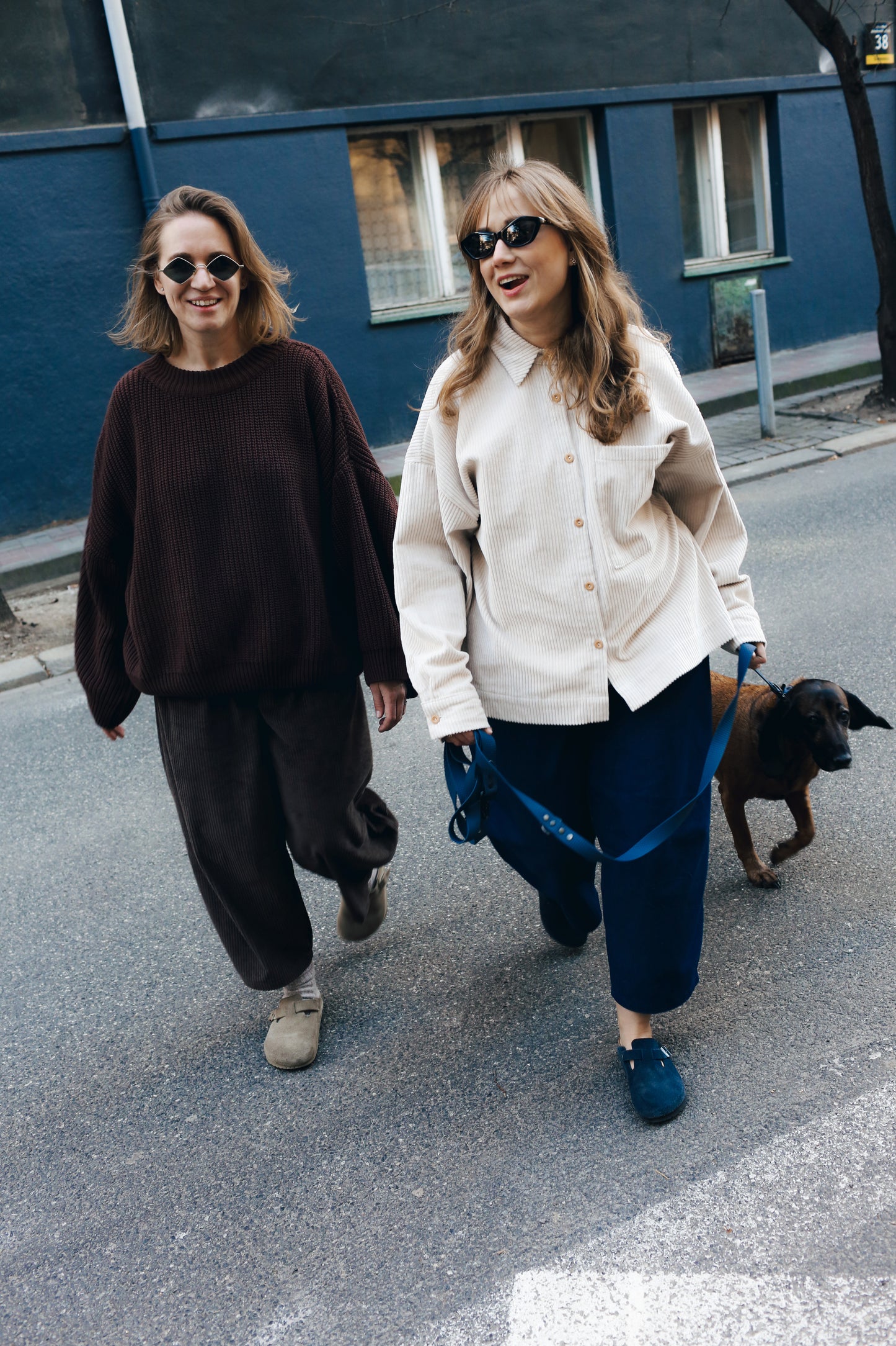 czekoladowy sweter damski oversize