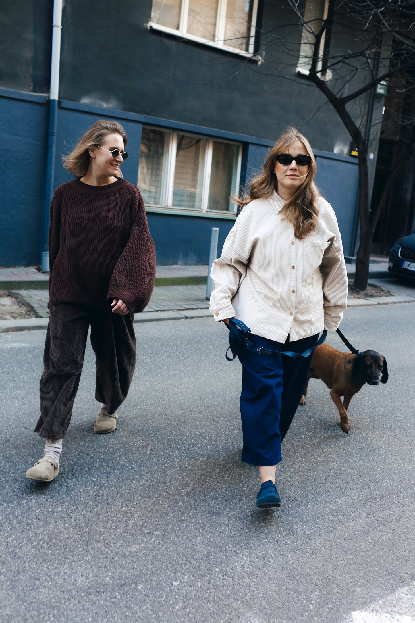 czekoladowy sweter damski oversize