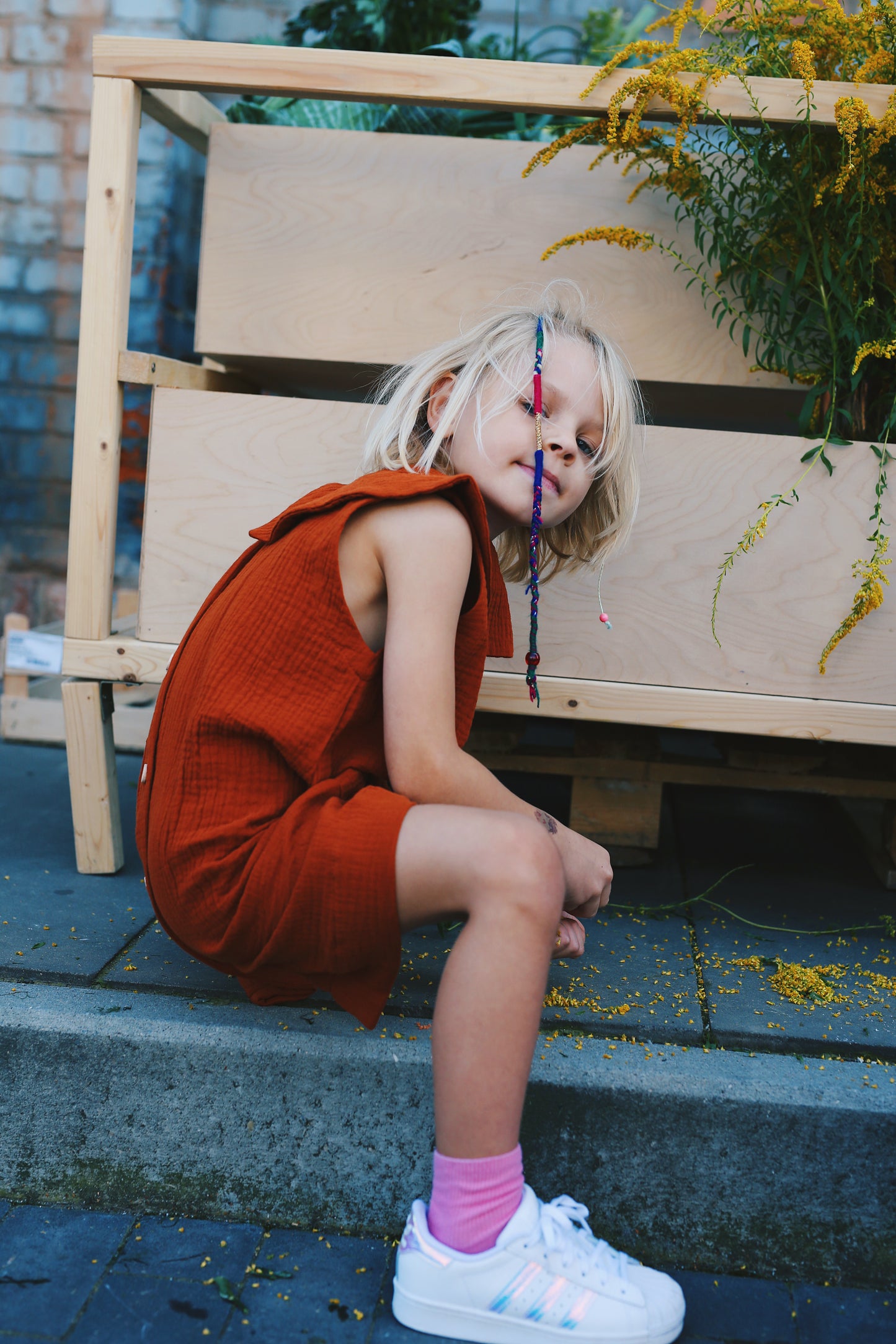  caramel sleeveless dress with big round collar