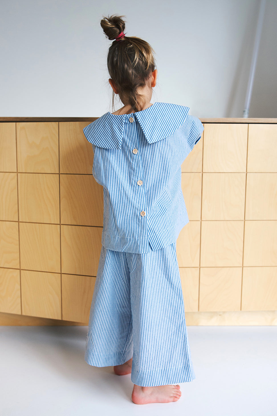 shirt with big, round collar with short sleeves with white and blue stripes