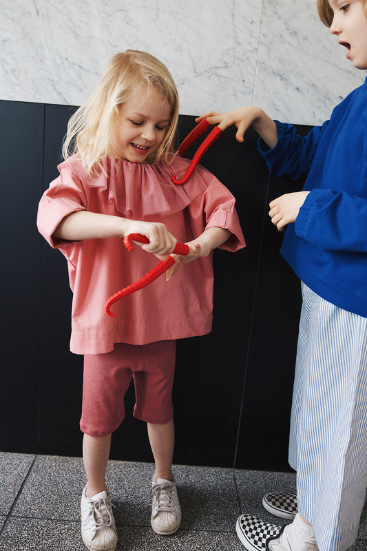 shirt with big, round collar from tulle