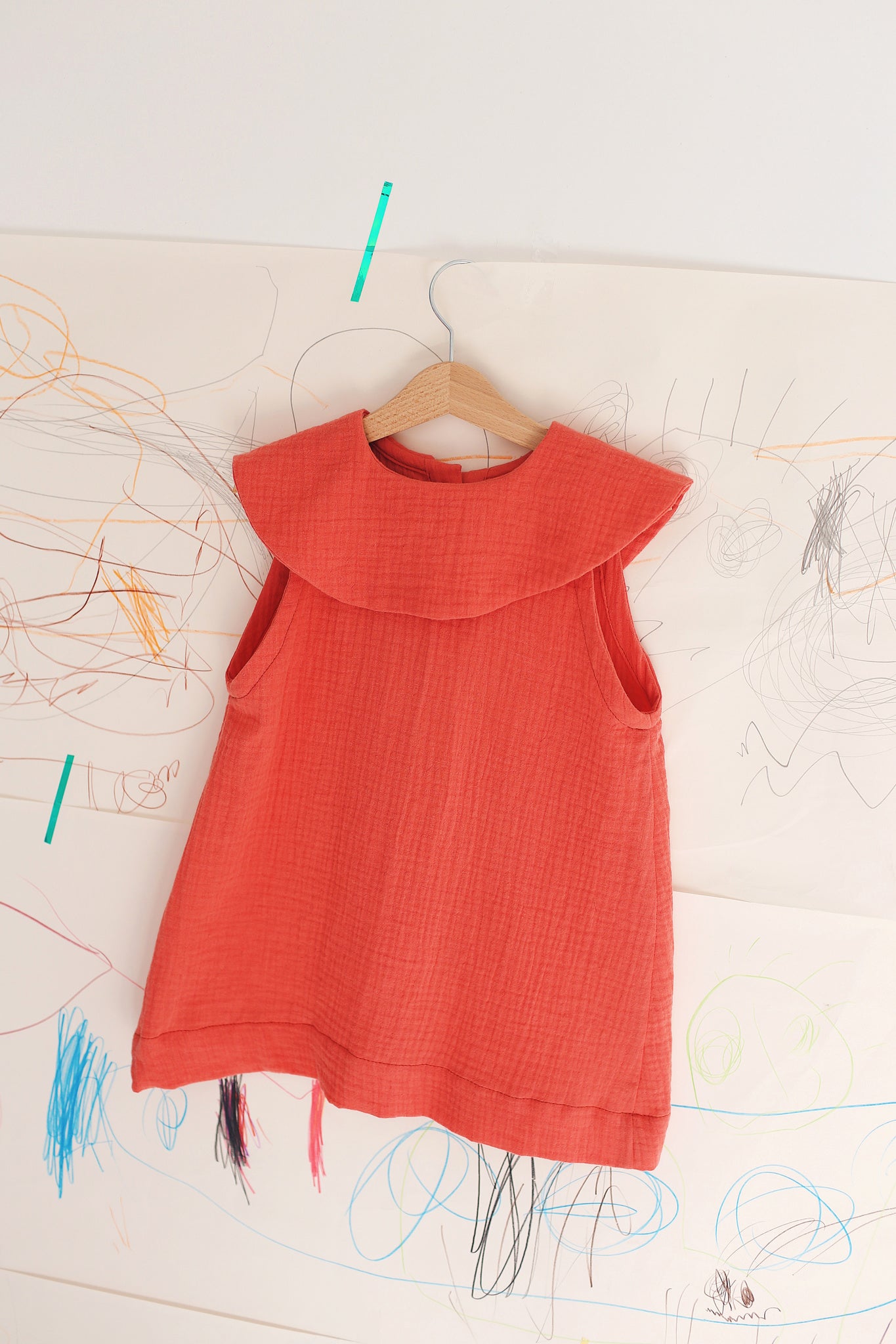 coral D=dress with big, round collar