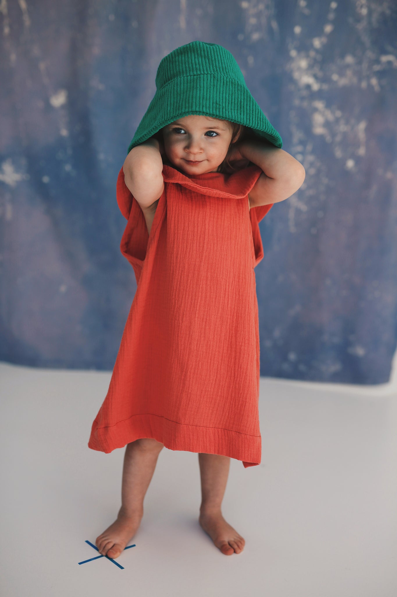 coral D=dress with big, round collar